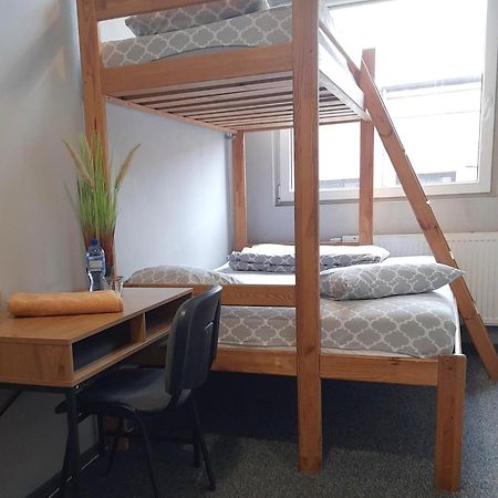 Go Hostel Rewolucji 罗兹 外观 照片