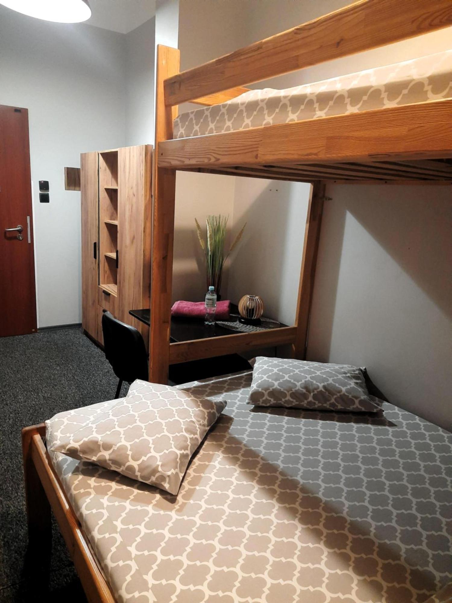 Go Hostel Rewolucji 罗兹 外观 照片